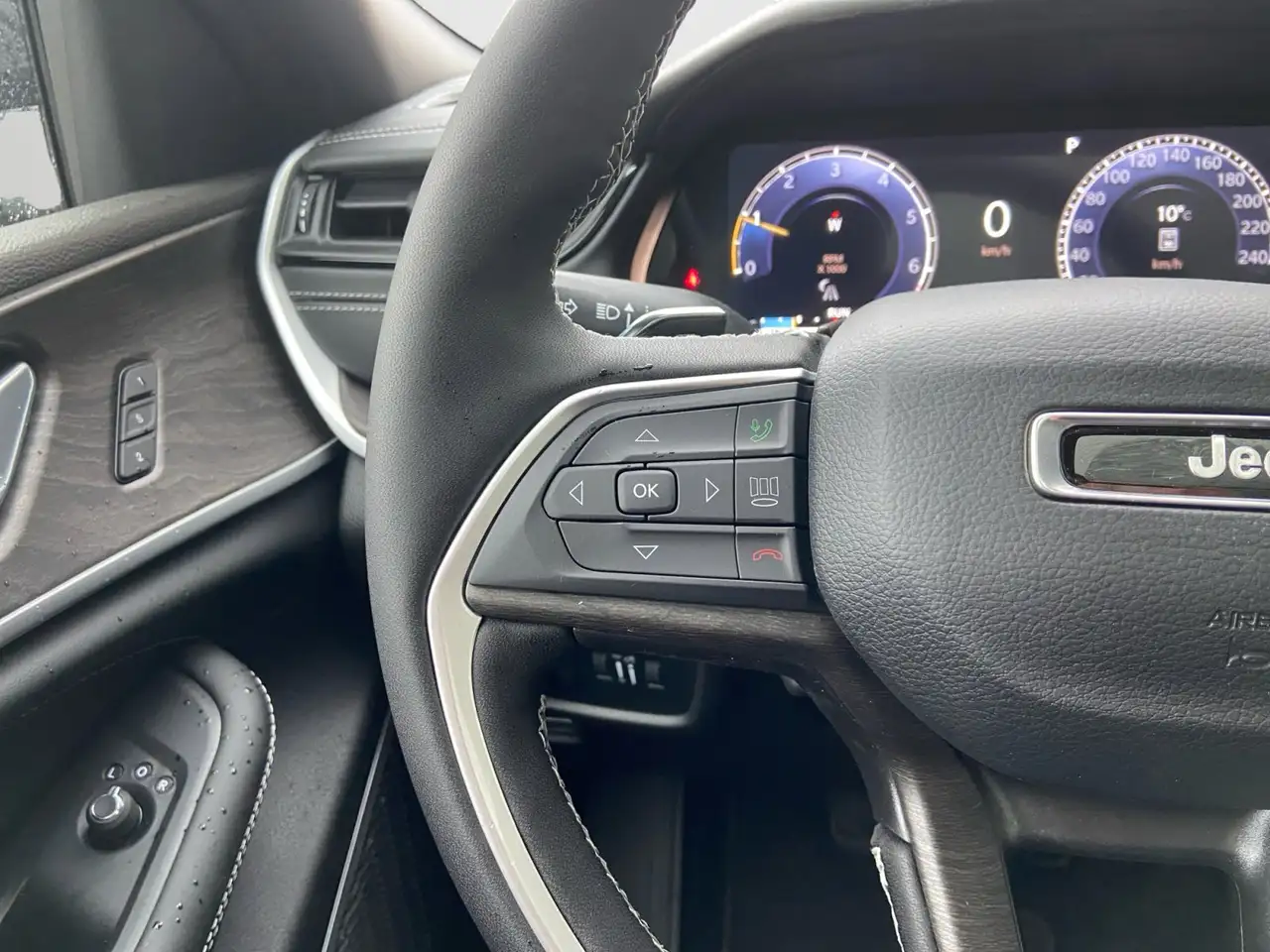 Jeep Grand Cherokee снимка Jeep Grand Cherokee