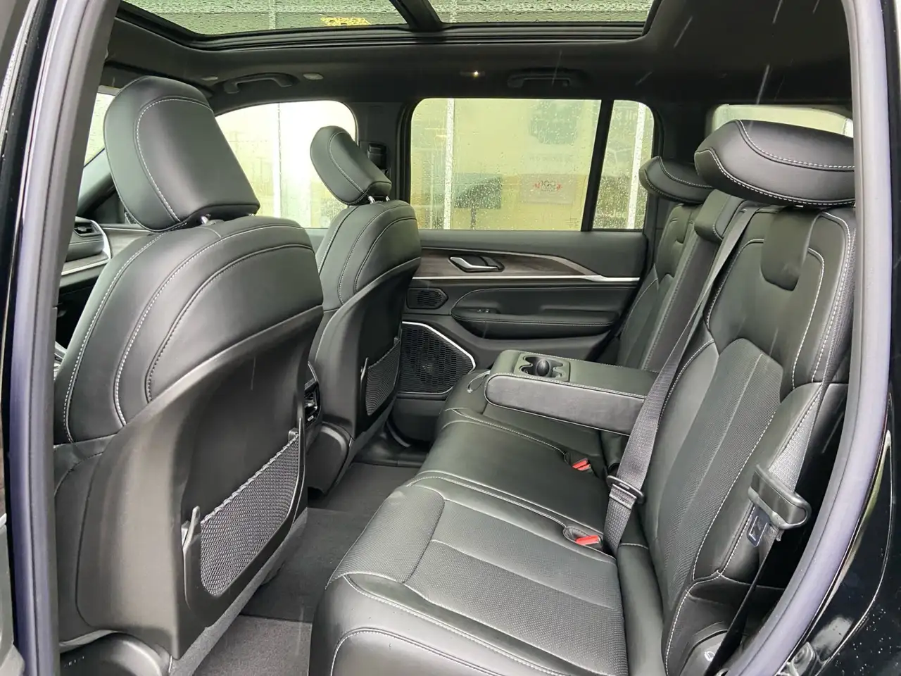 Jeep Grand Cherokee снимка Jeep Grand Cherokee