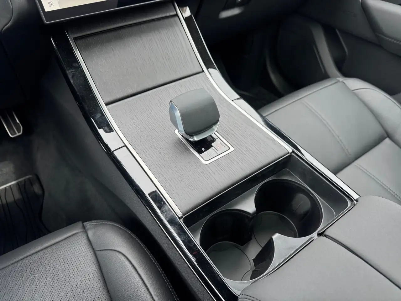 Land Rover Range Rover Velar снимка Land Rover Range Rover Velar