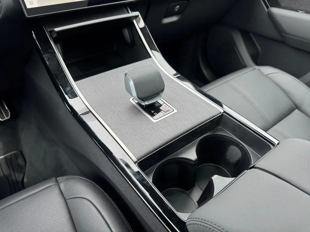 Land Rover Range Rover Velar снимка Land Rover Range Rover Velar