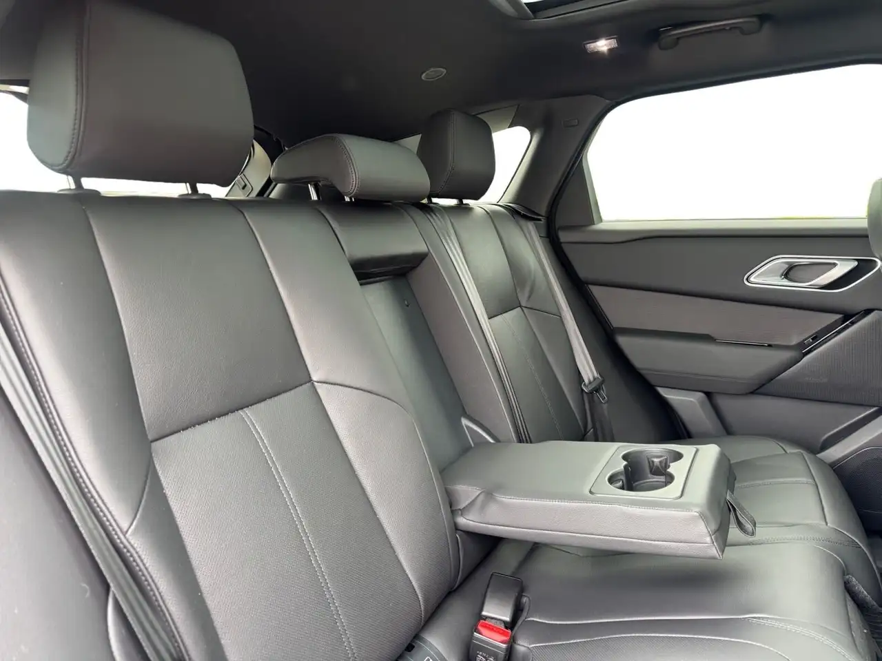 Land Rover Range Rover Velar снимка Land Rover Range Rover Velar