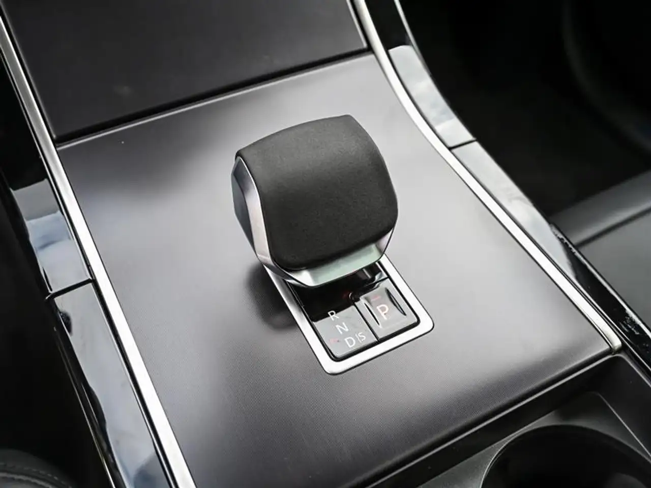 Land Rover Range Rover Velar снимка Land Rover Range Rover Velar