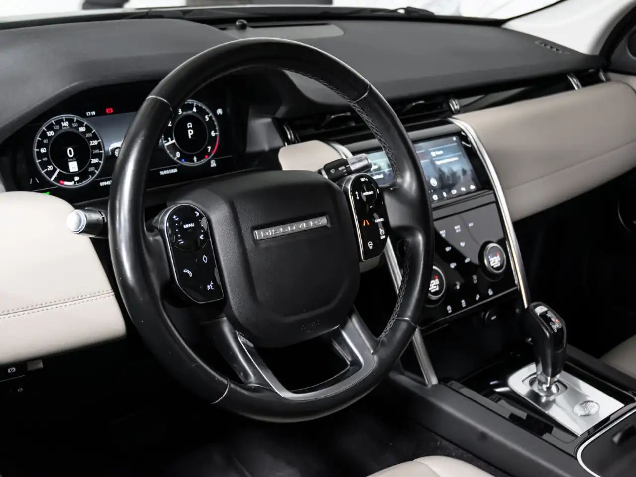 Land Rover Discovery Sport снимка Land Rover Discovery Sport