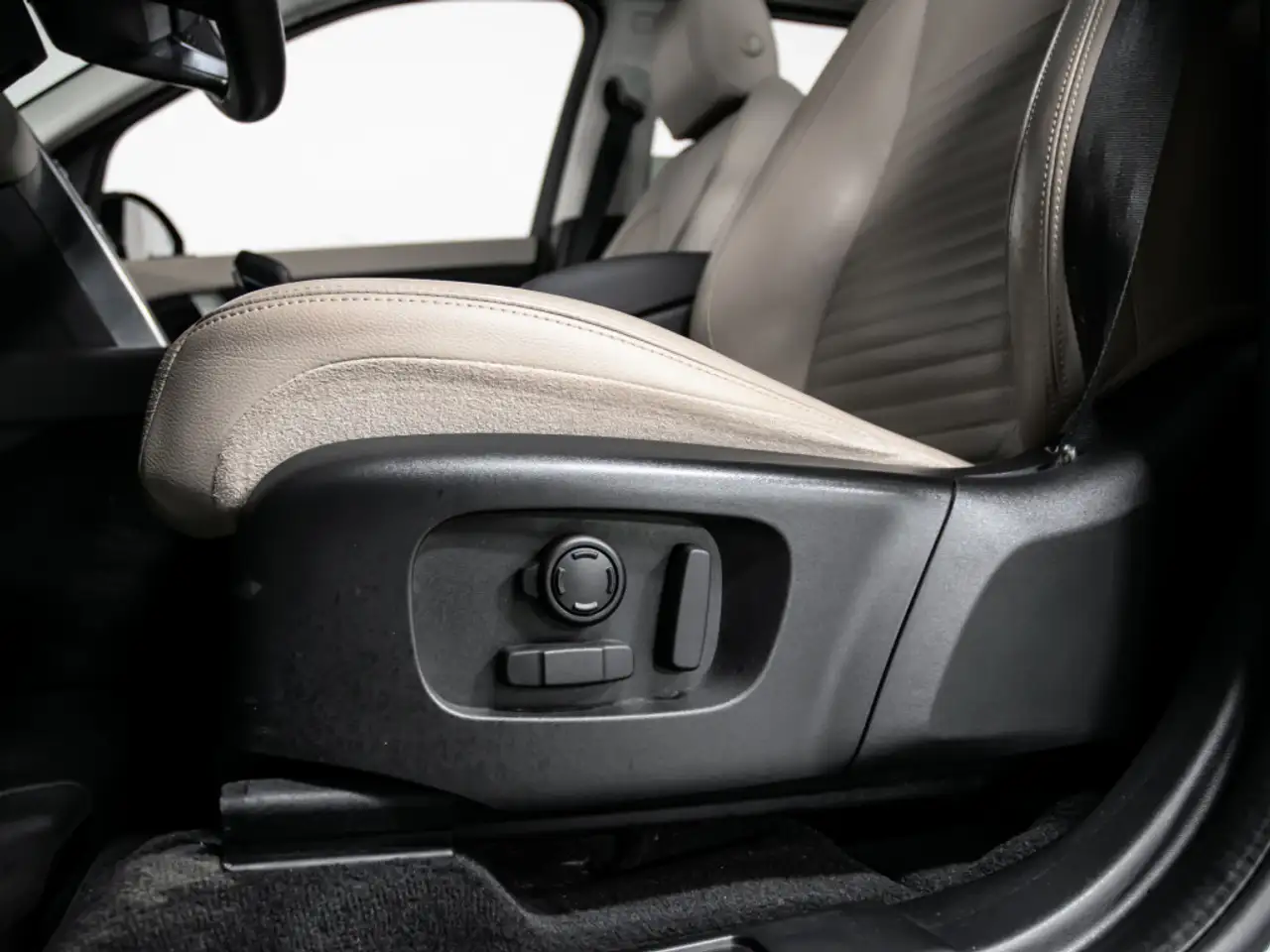 Land Rover Discovery Sport снимка Land Rover Discovery Sport