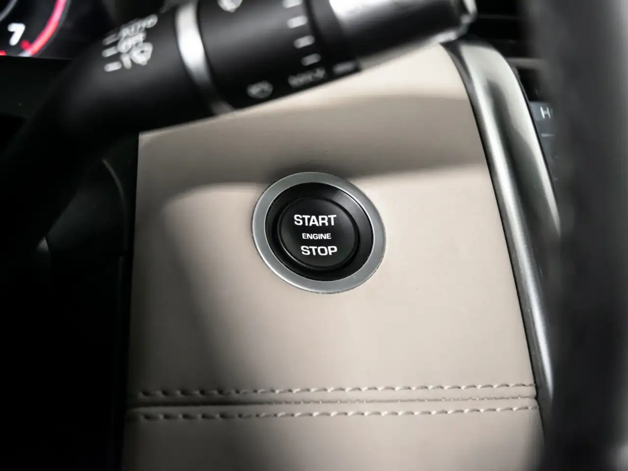 Land Rover Discovery Sport снимка Land Rover Discovery Sport