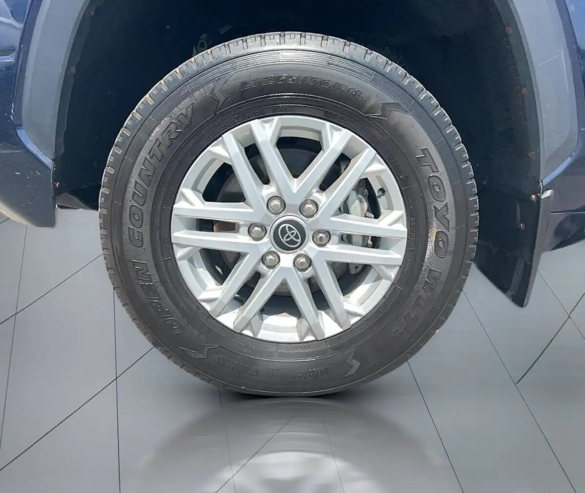 Toyota Tundra снимка Toyota Tundra