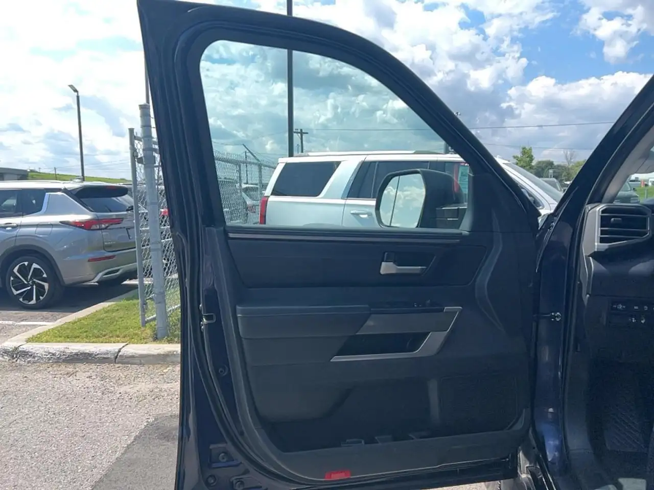 Toyota Tundra снимка Toyota Tundra