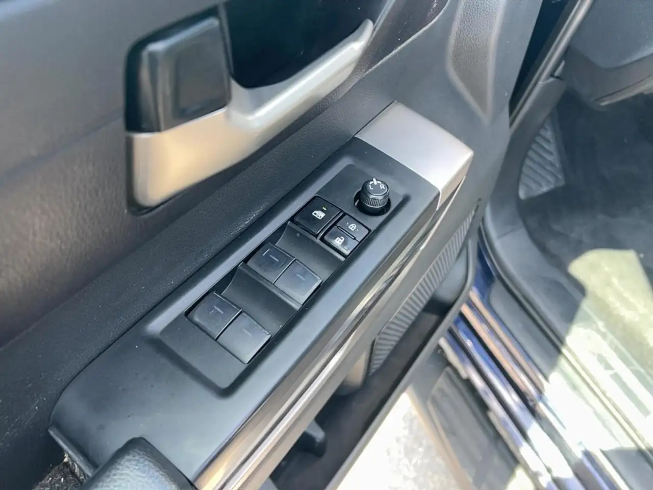 Toyota Tundra снимка Toyota Tundra