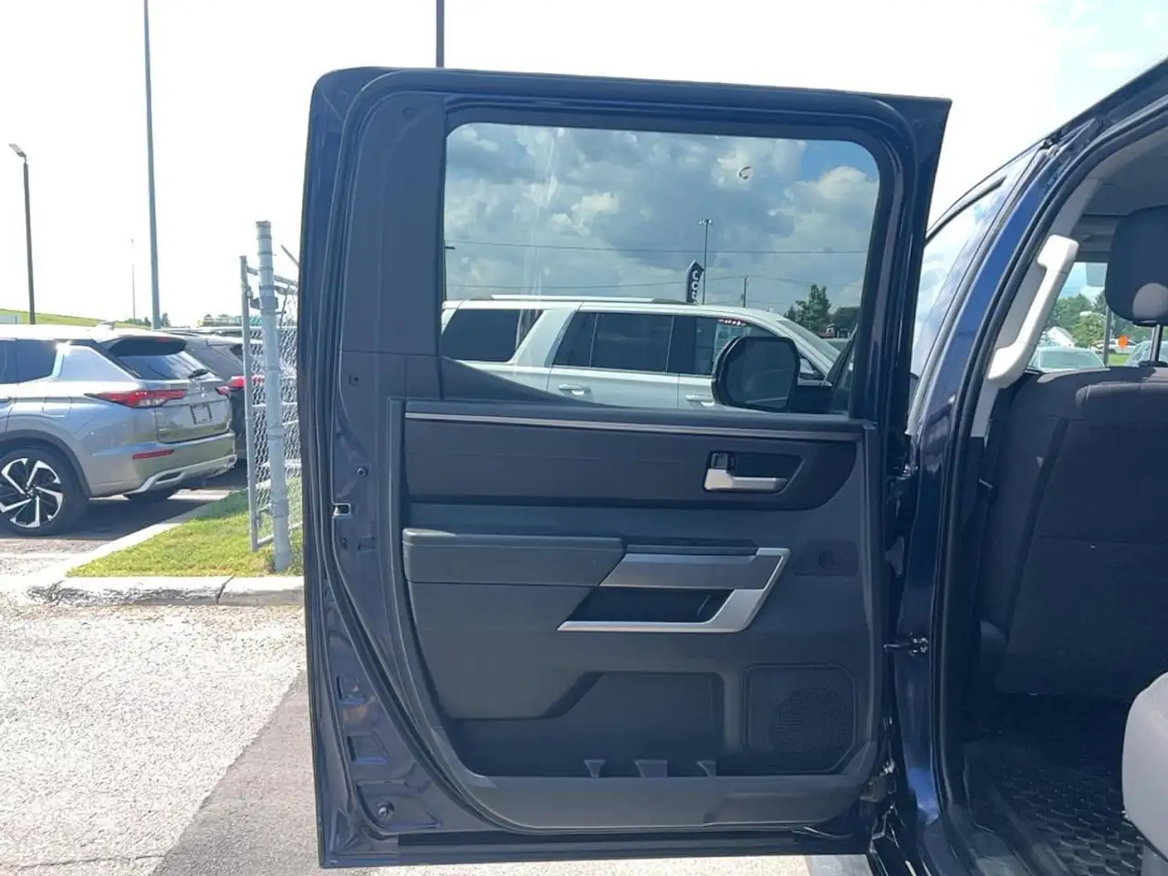 Toyota Tundra снимка Toyota Tundra