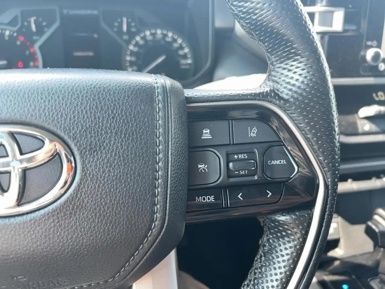 Toyota Tundra снимка Toyota Tundra