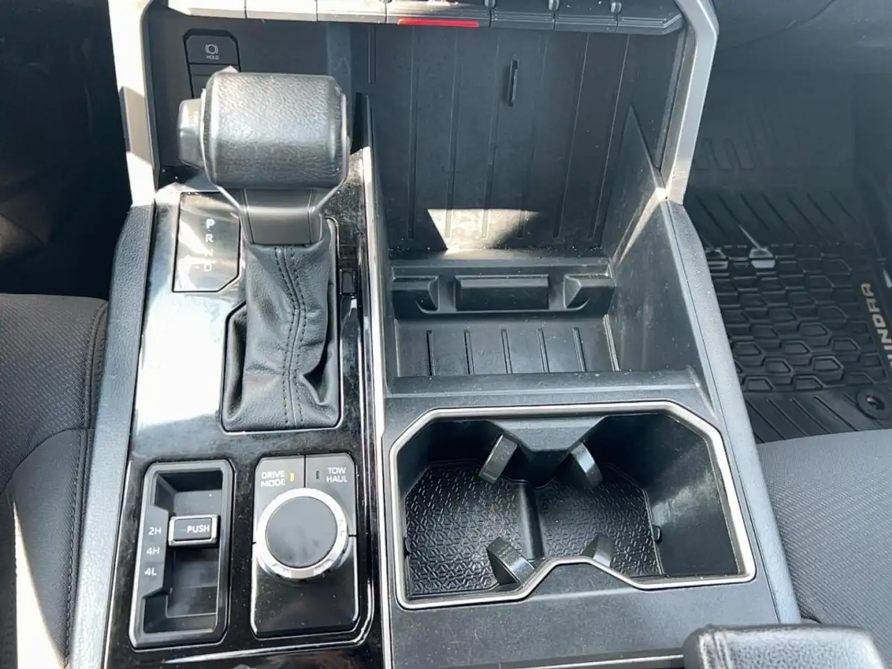 Toyota Tundra снимка Toyota Tundra