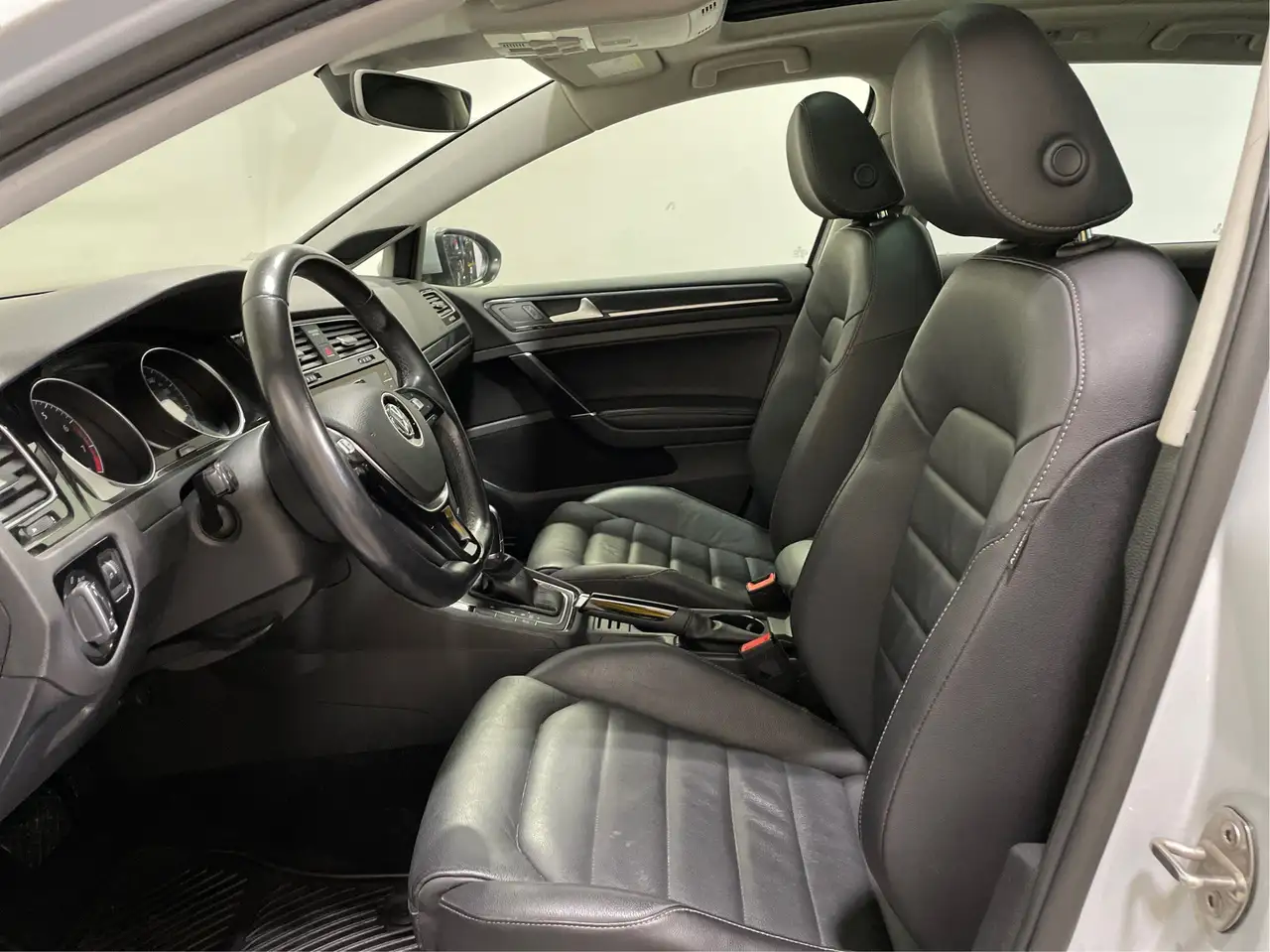 Volkswagen Golf photo Volkswagen Golf