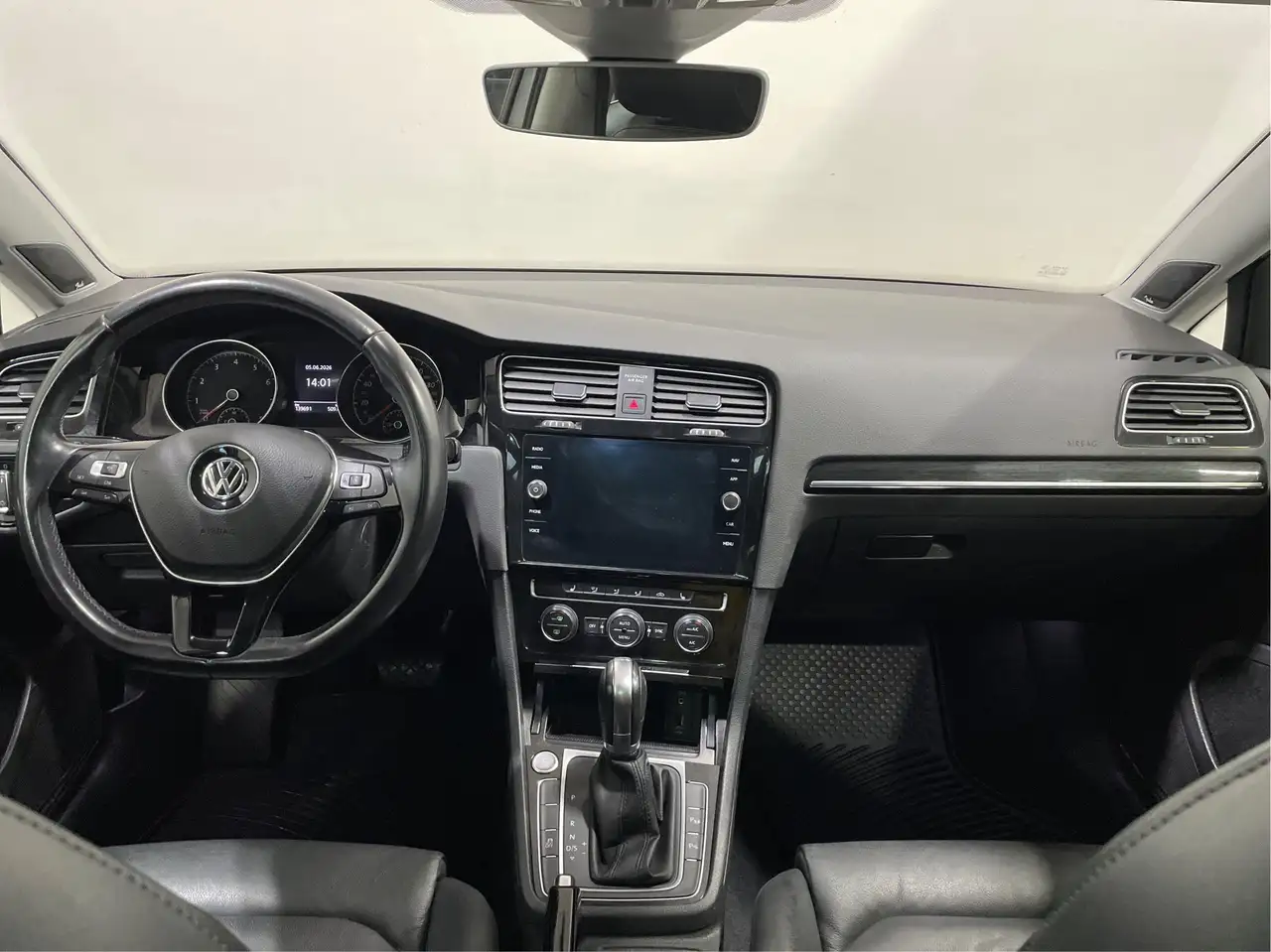 Volkswagen Golf photo Volkswagen Golf