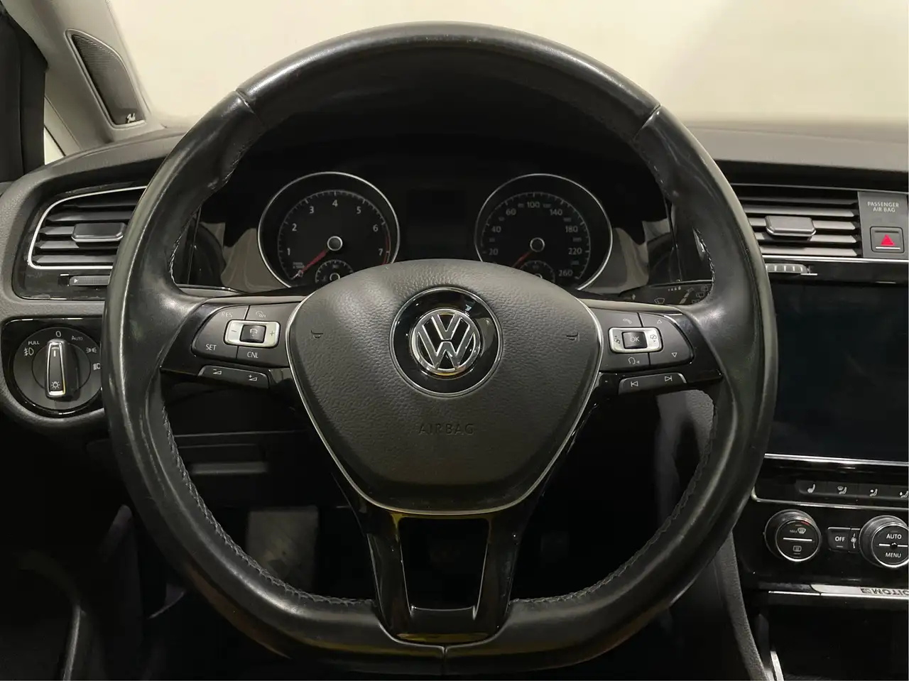 Volkswagen Golf photo Volkswagen Golf