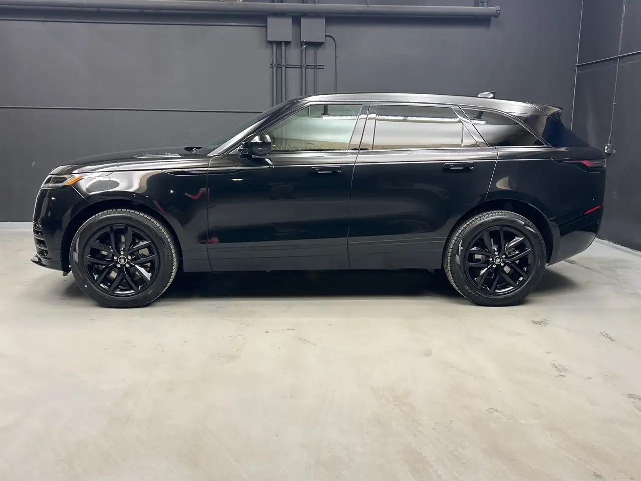 Land Rover Range Rover Velar photo Land Rover Range Rover Velar