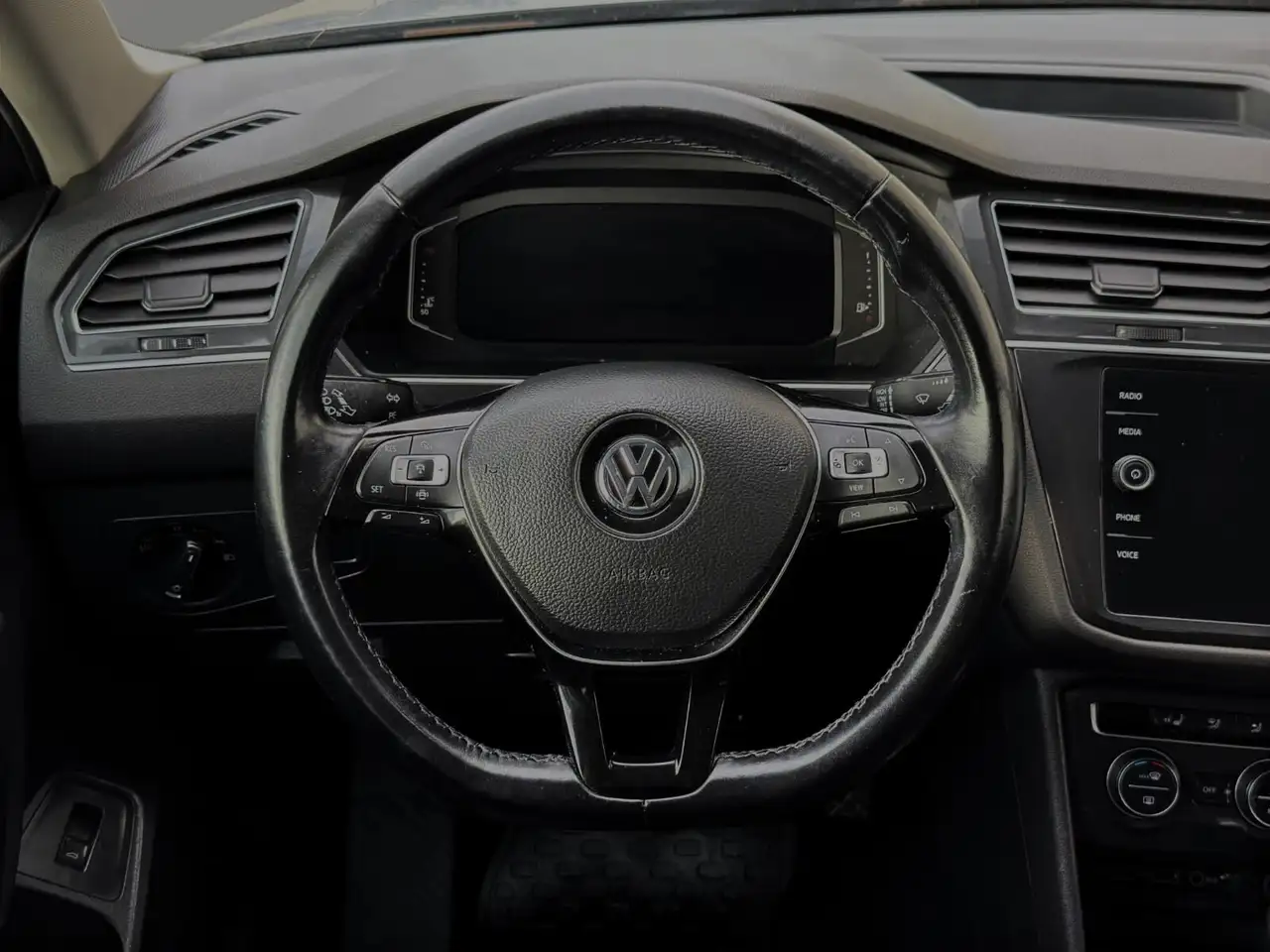 Volkswagen Tiguan снимка Volkswagen Tiguan