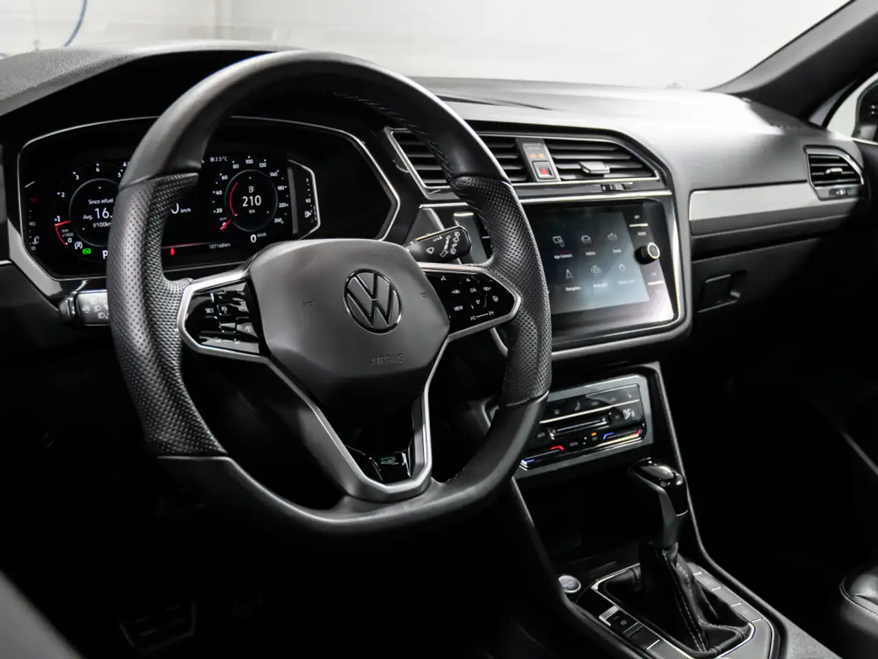 Volkswagen Tiguan снимка Volkswagen Tiguan