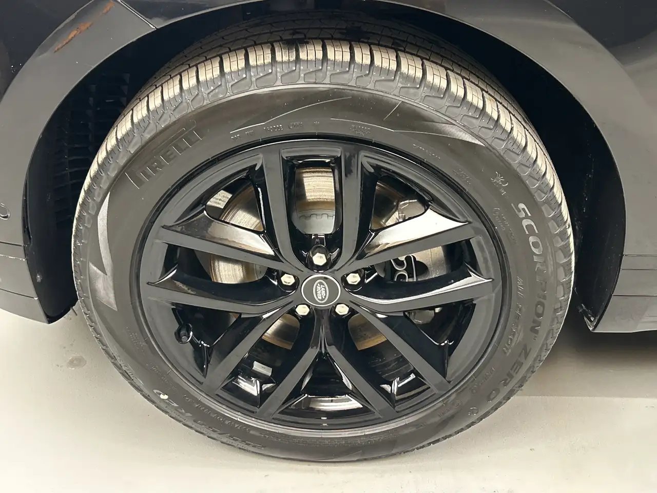Land Rover Range Rover Velar photo Land Rover Range Rover Velar