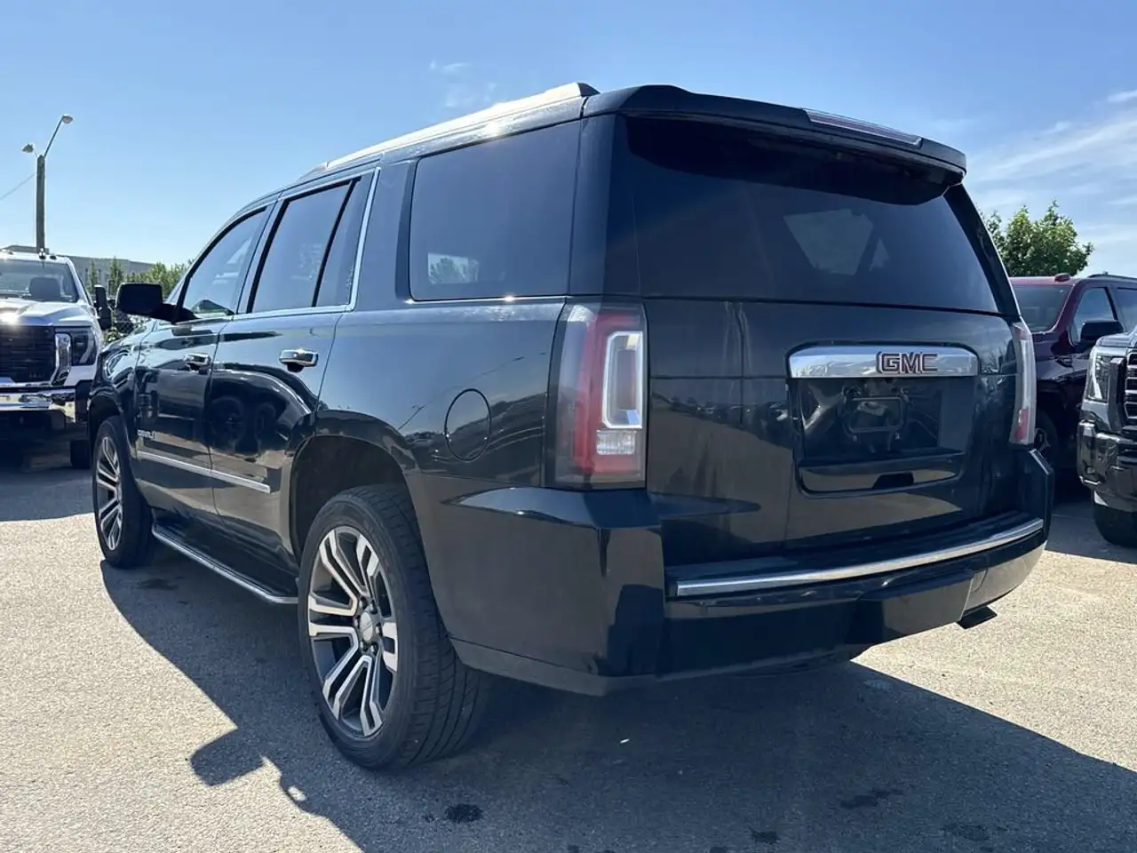 GMC Yukon снимка GMC Yukon
