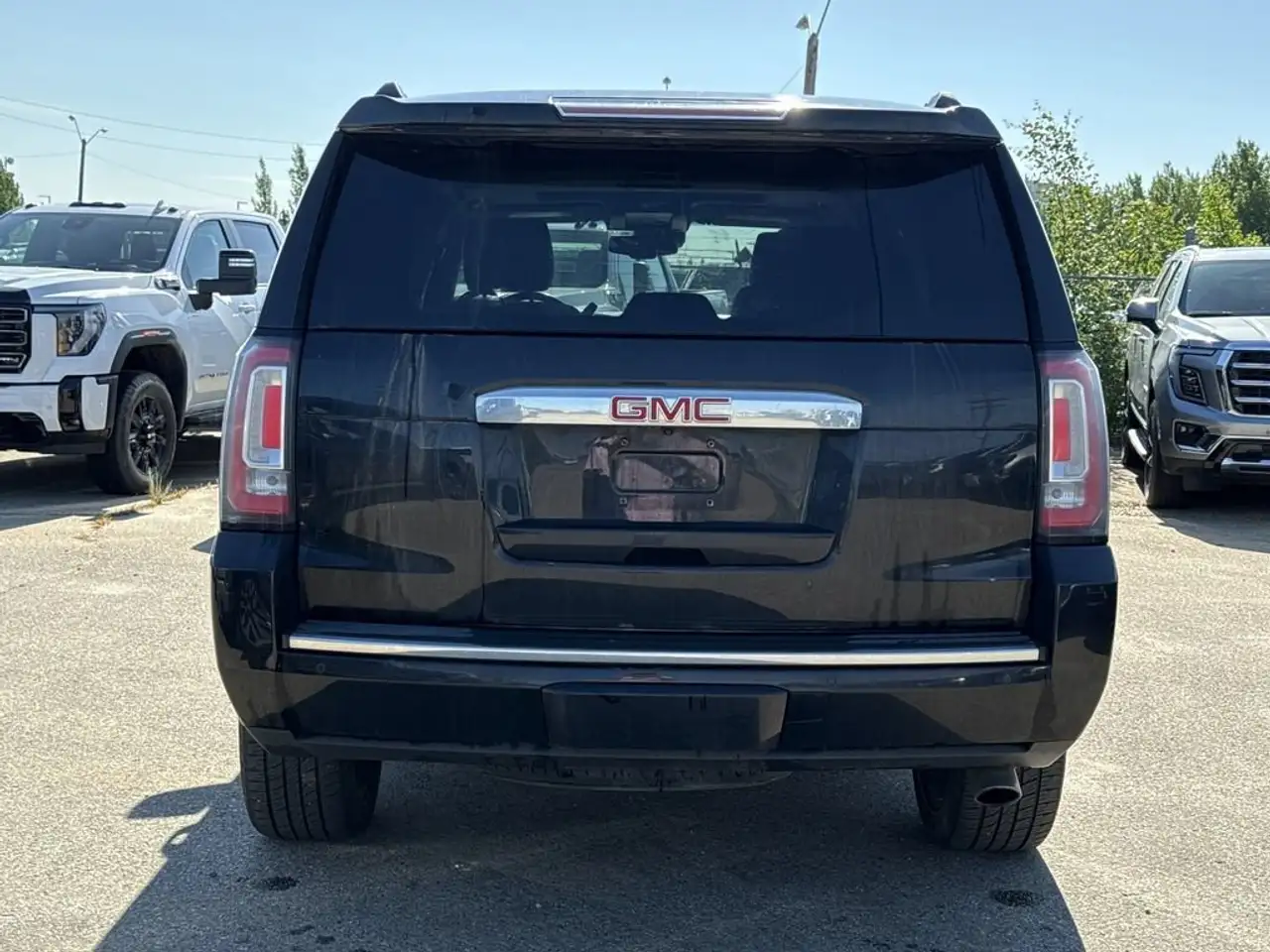 GMC Yukon снимка GMC Yukon
