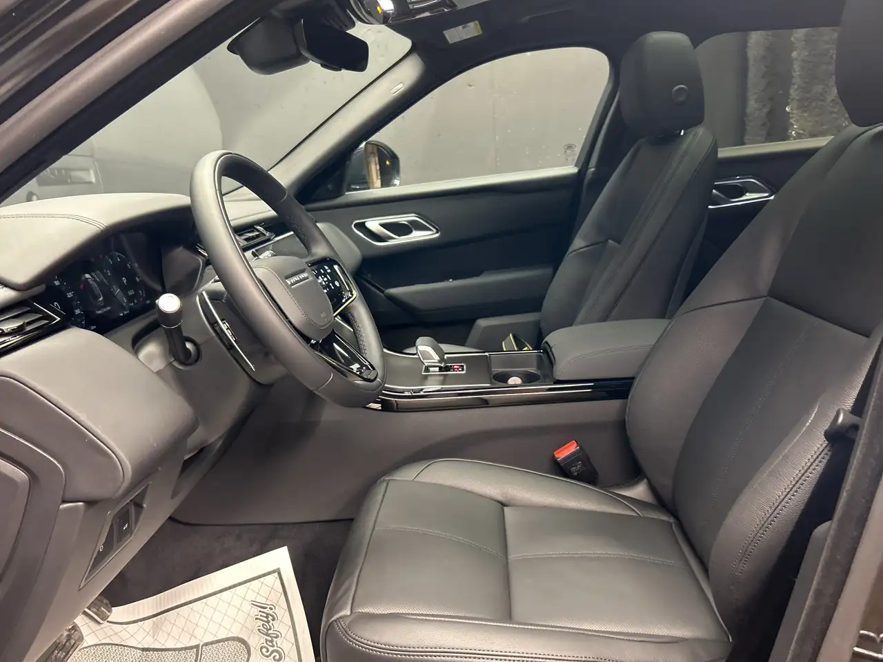 Land Rover Range Rover Velar photo Land Rover Range Rover Velar