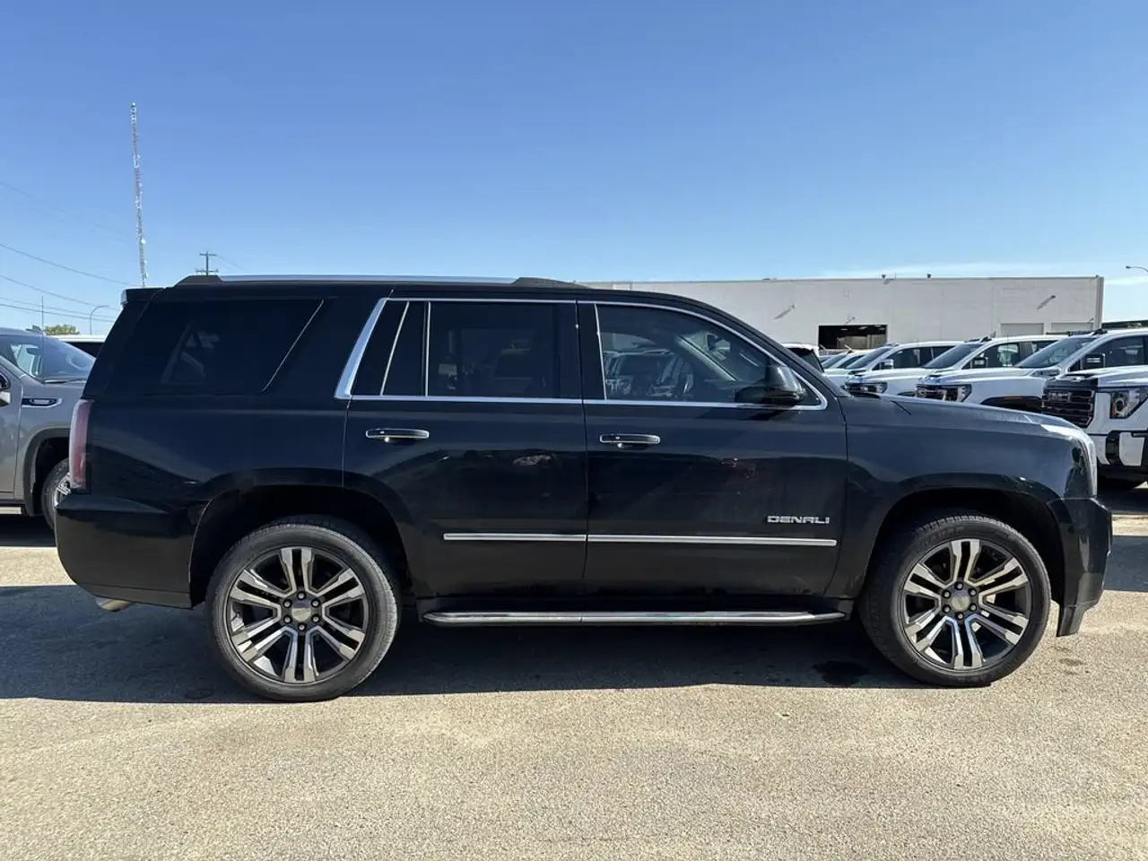 GMC Yukon снимка GMC Yukon