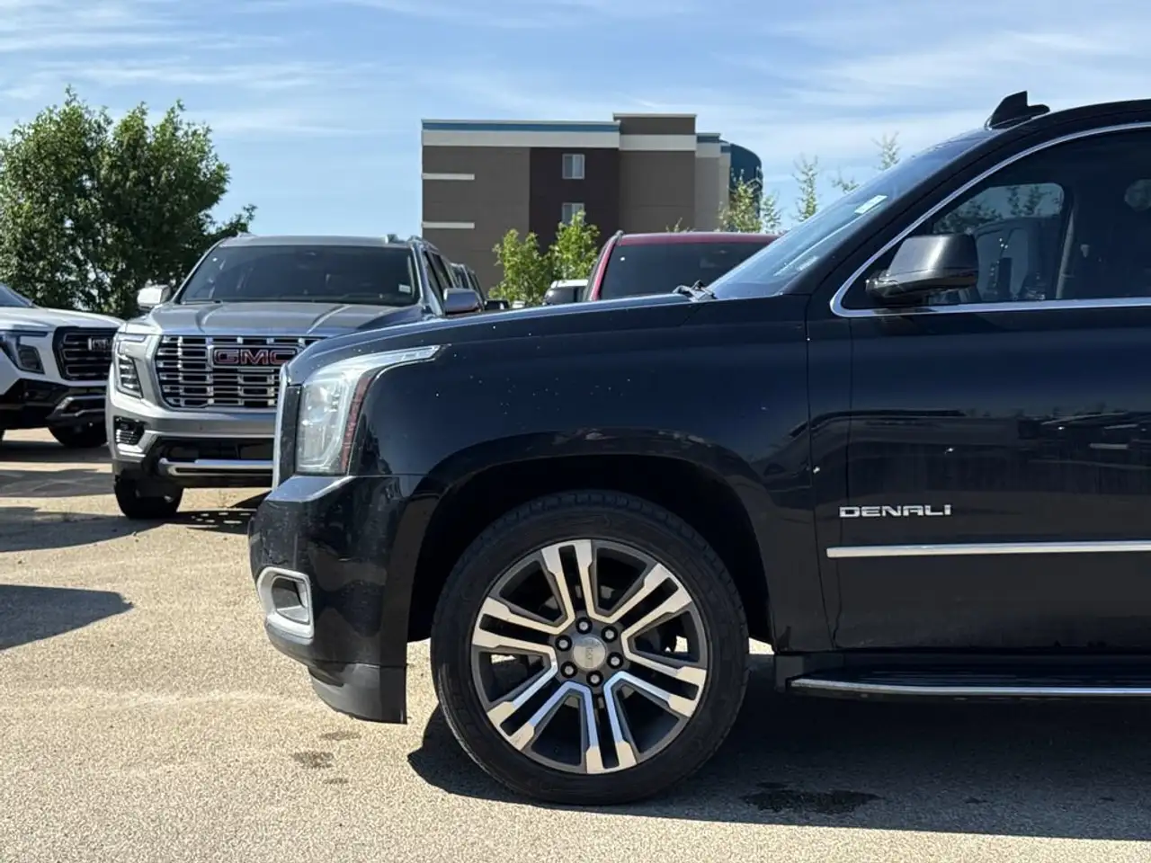 GMC Yukon снимка GMC Yukon