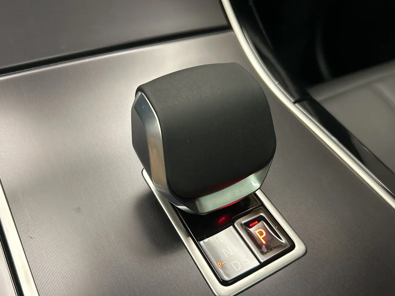 Land Rover Range Rover Velar photo Land Rover Range Rover Velar