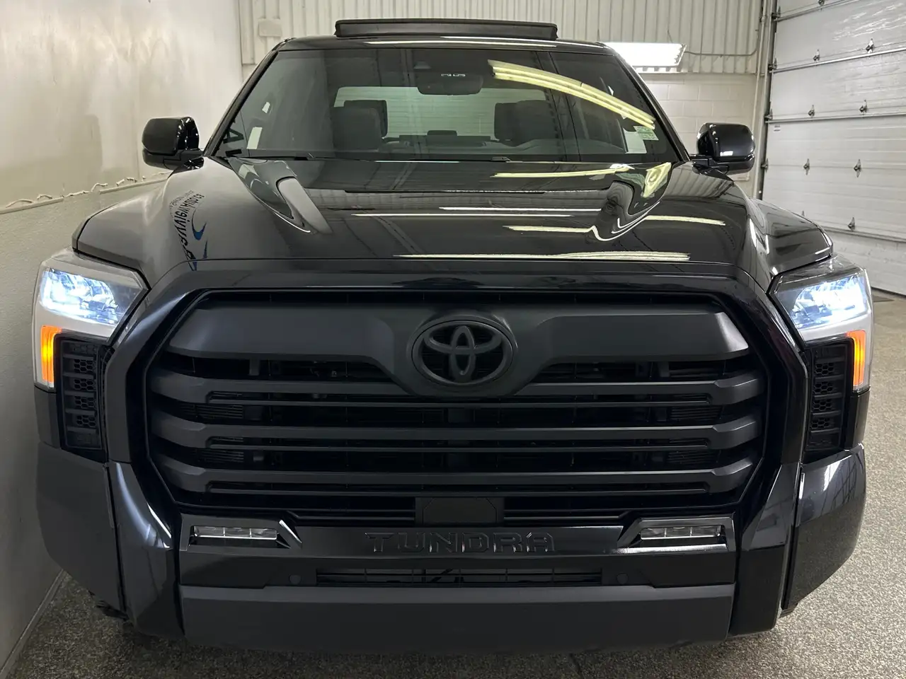 Toyota Tundra снимка Toyota Tundra