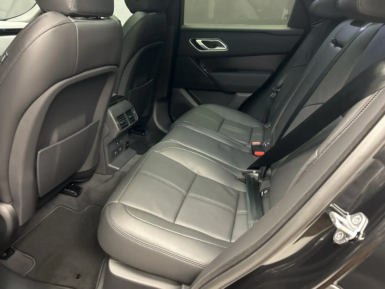 Land Rover Range Rover Velar photo Land Rover Range Rover Velar