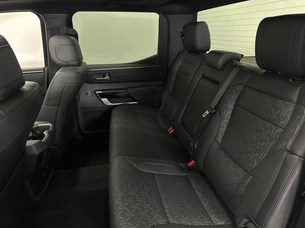 Toyota Tundra снимка Toyota Tundra