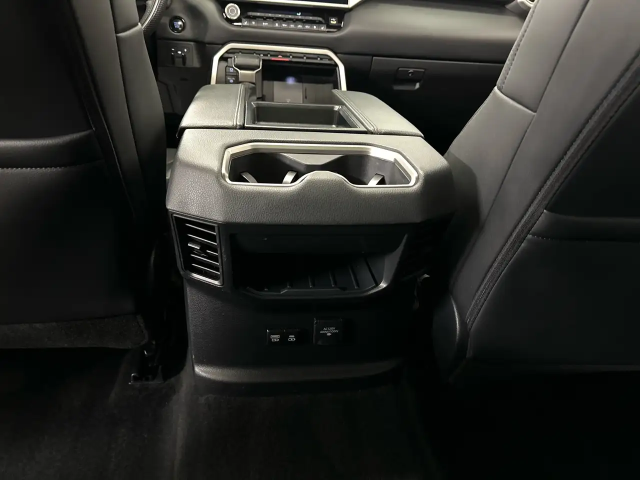 Toyota Tundra снимка Toyota Tundra