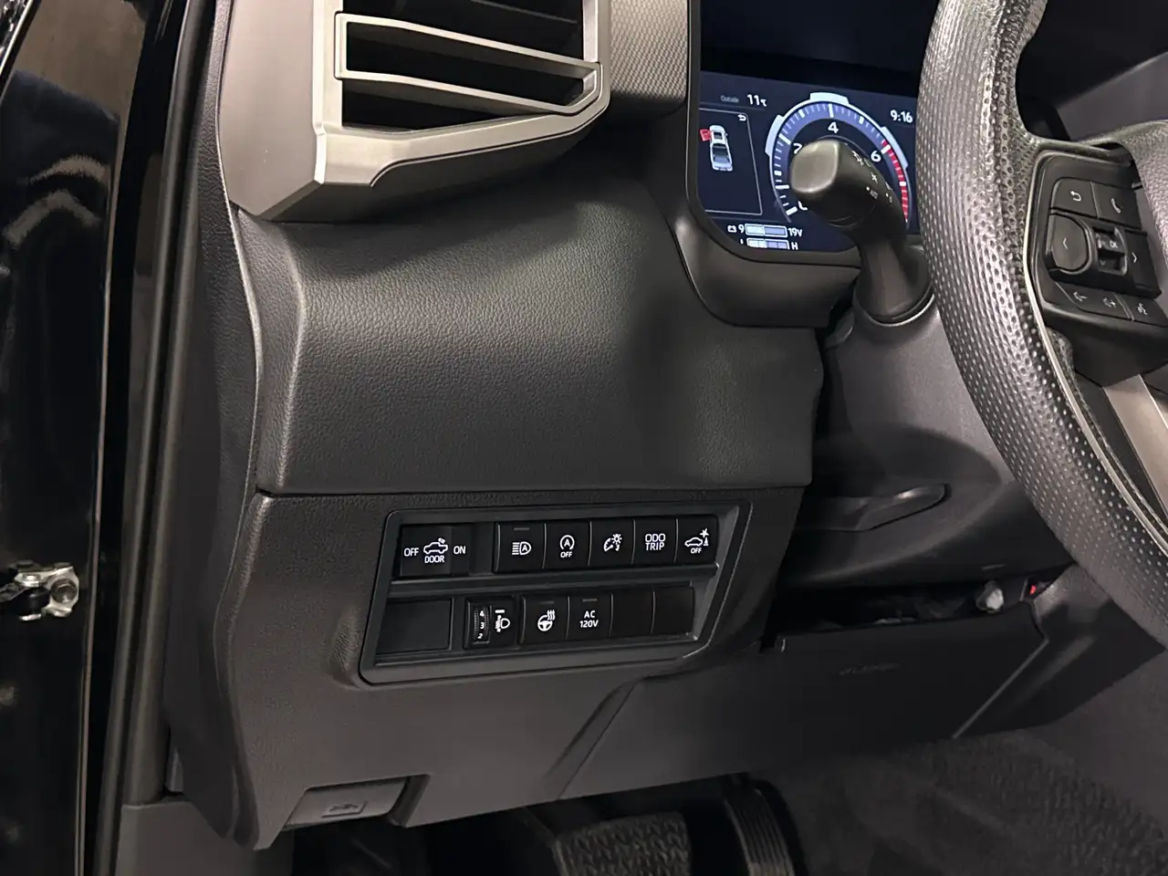 Toyota Tundra снимка Toyota Tundra