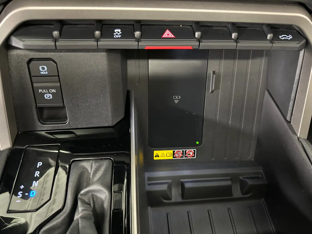 Toyota Tundra снимка Toyota Tundra