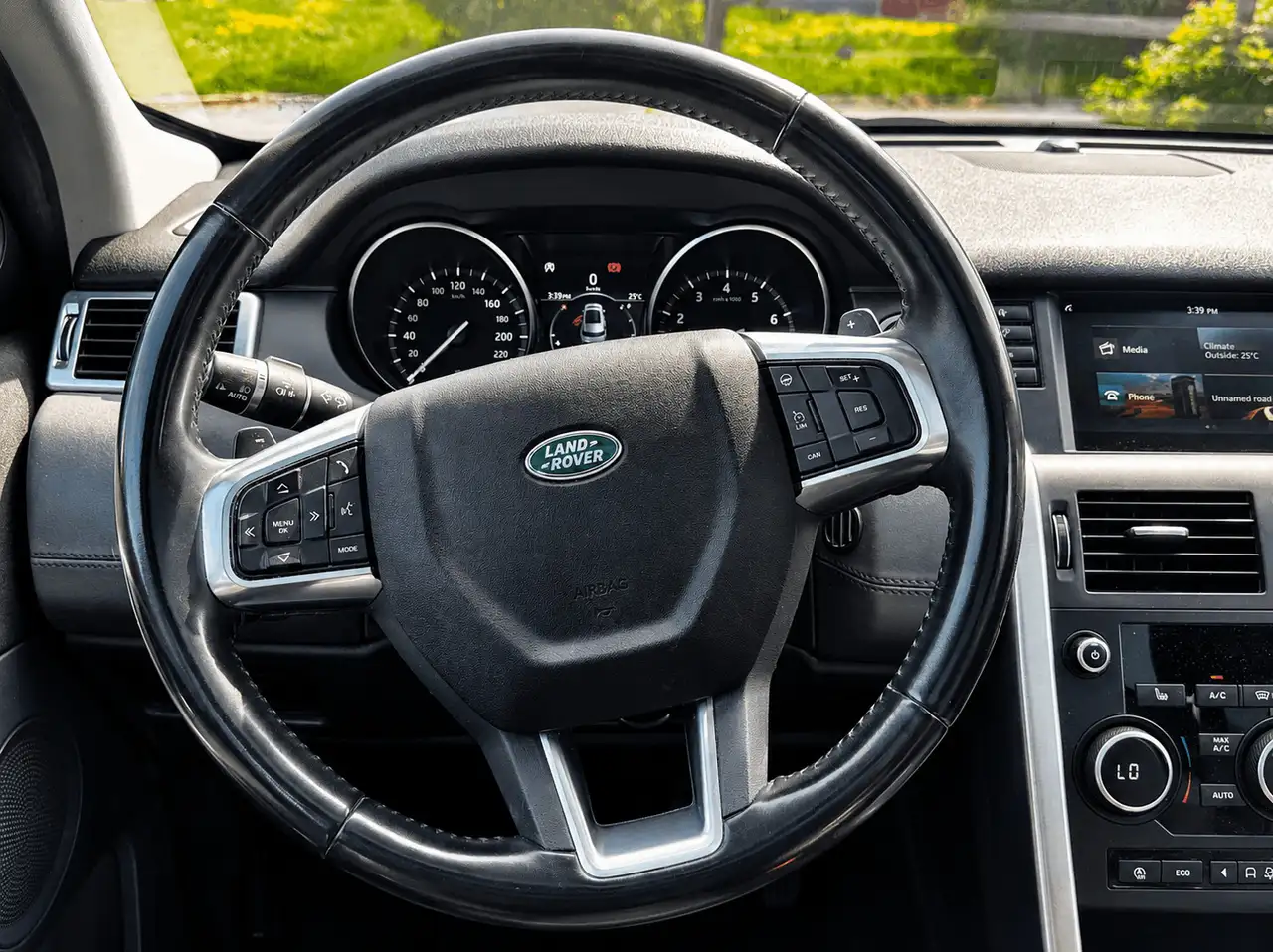 Land Rover Discovery Sport снимка Land Rover Discovery Sport