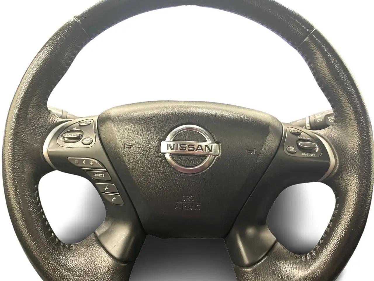 Nissan Pathfinder снимка Nissan Pathfinder