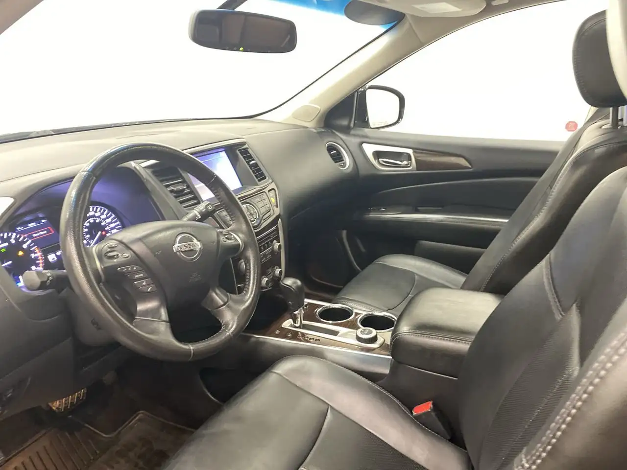 Nissan Pathfinder снимка Nissan Pathfinder
