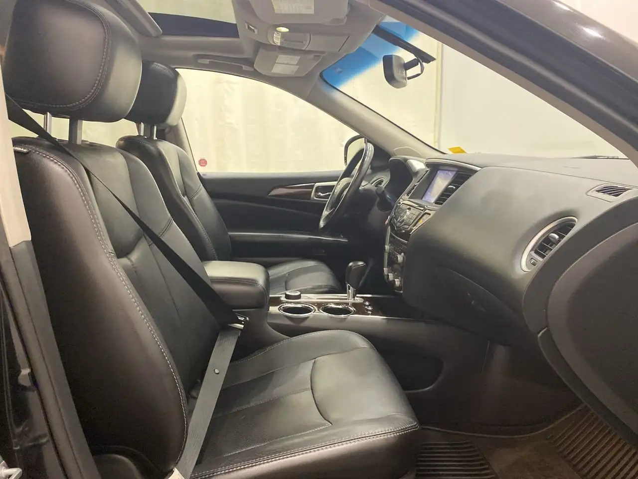 Nissan Pathfinder снимка Nissan Pathfinder