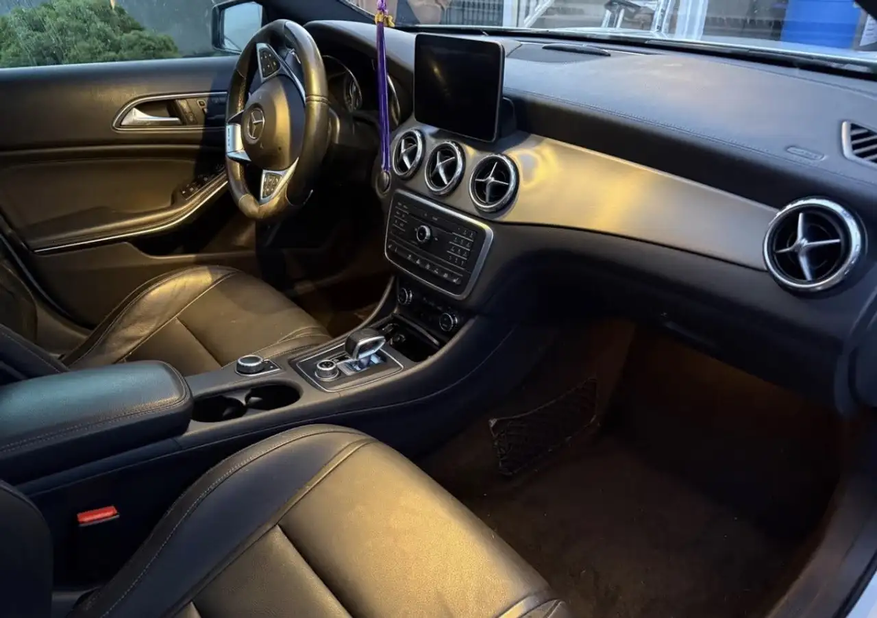 des-Benz GLA снимка des-Benz GLA