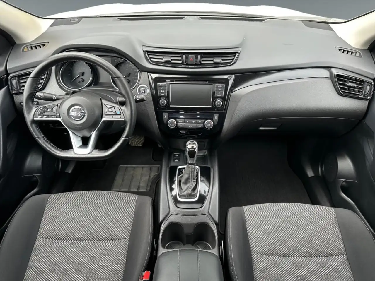 Nissan Qashqai снимка Nissan Qashqai