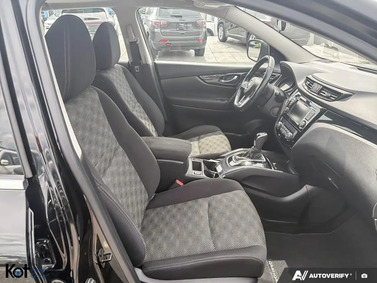 Nissan Qashqai снимка Nissan Qashqai