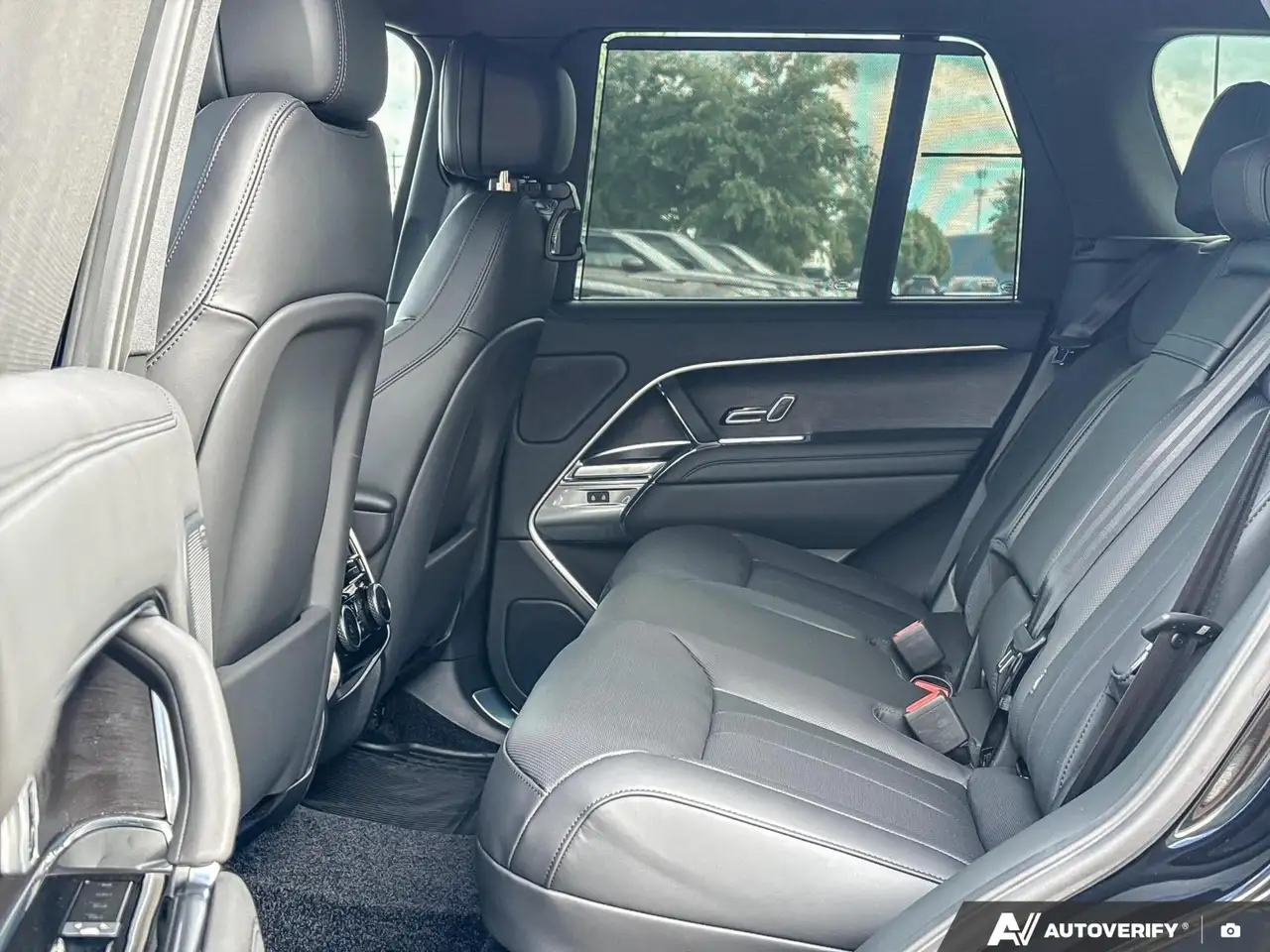Land Rover Range Rover photo Land Rover Range Rover