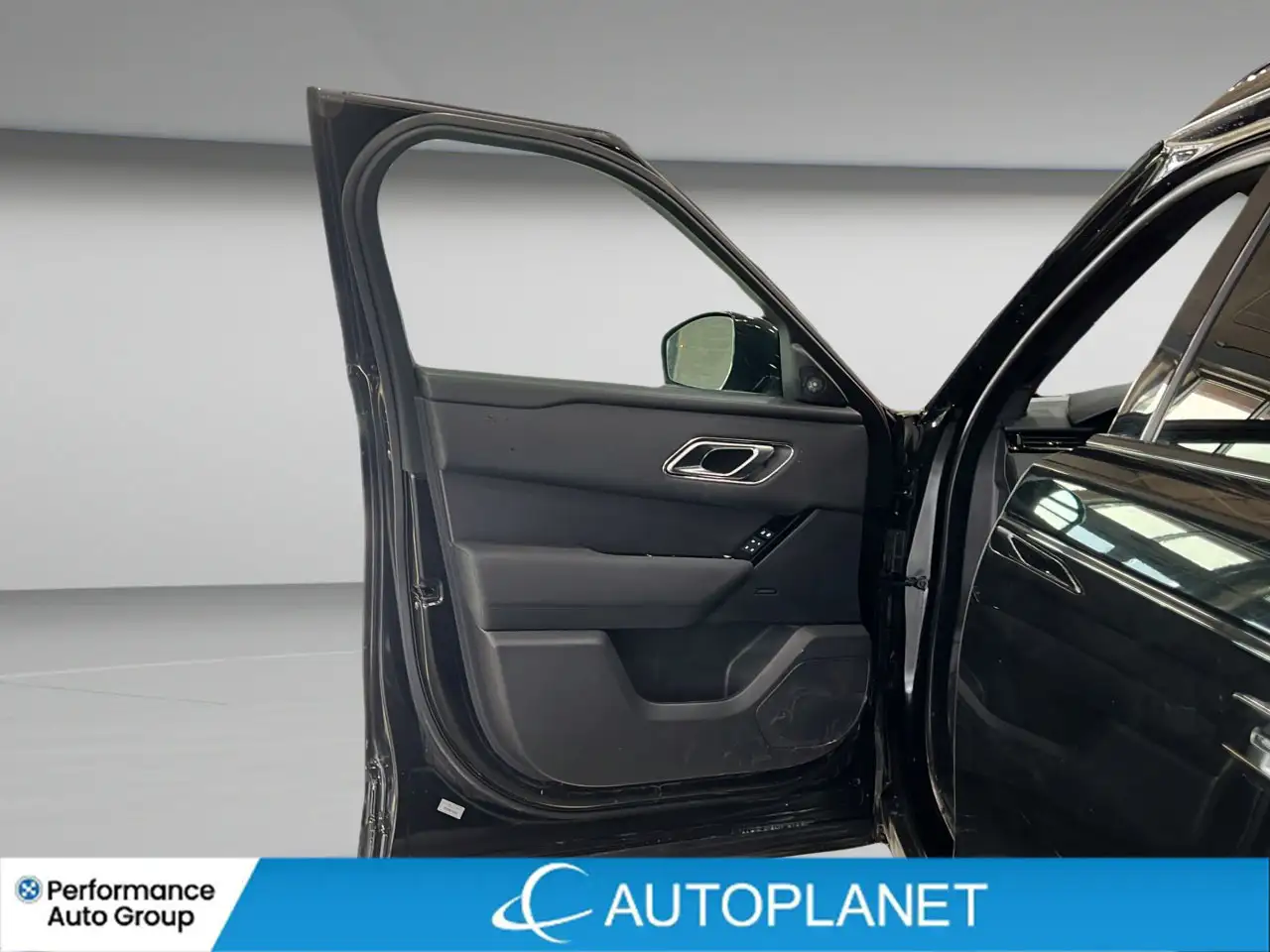 Land Rover Range Rover Velar photo Land Rover Range Rover Velar