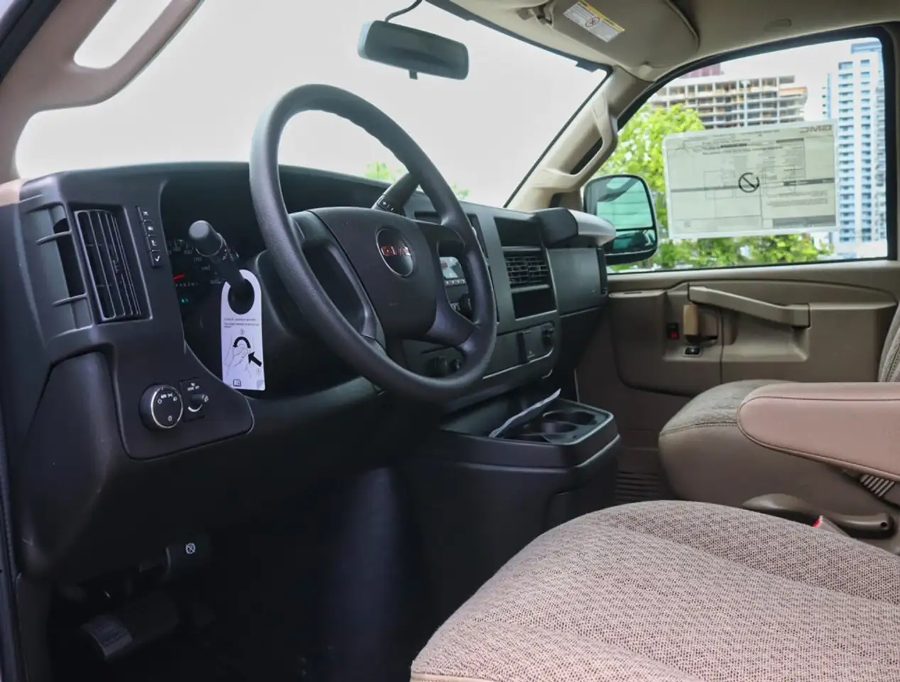 GMC Savana снимка GMC Savana