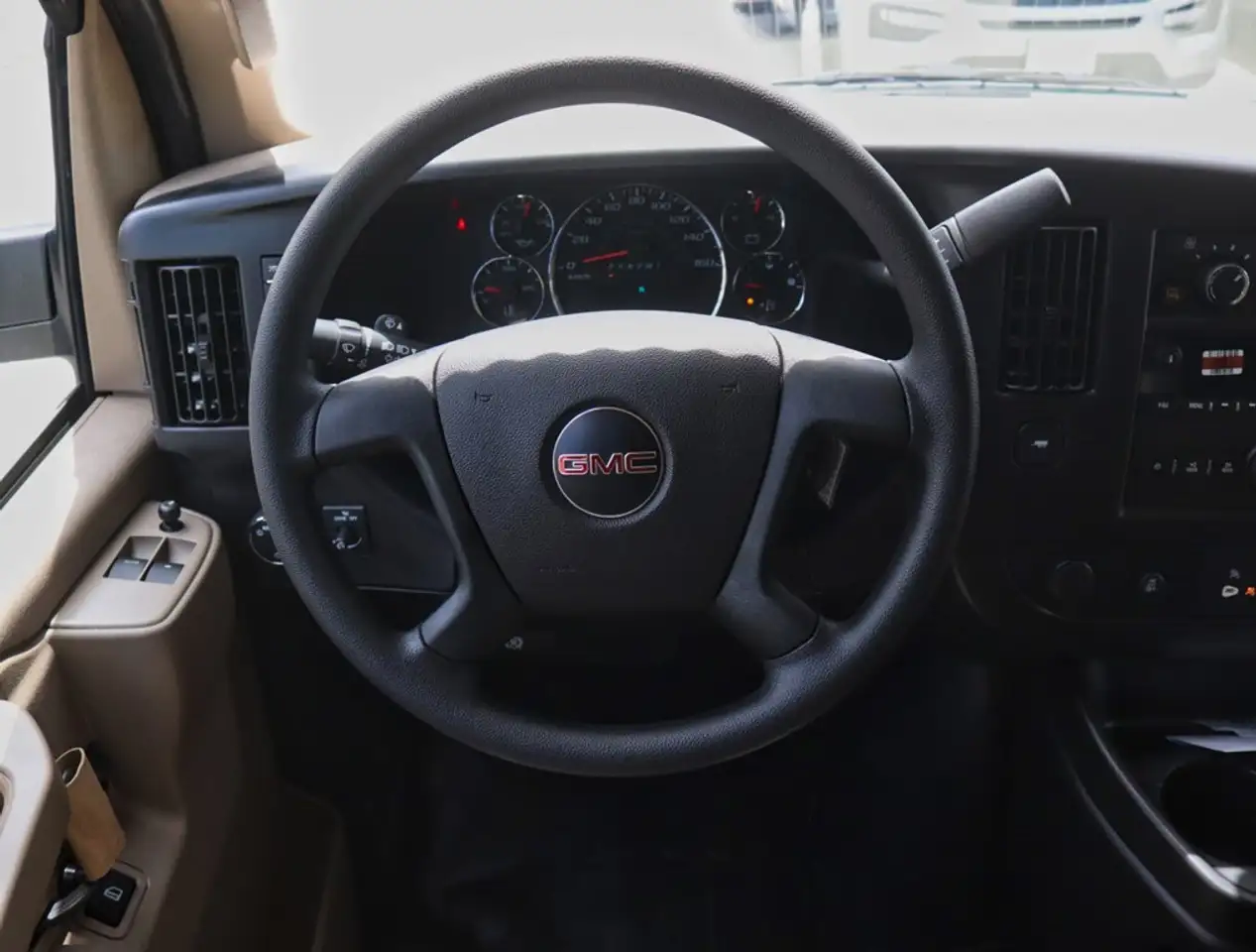 GMC Savana снимка GMC Savana
