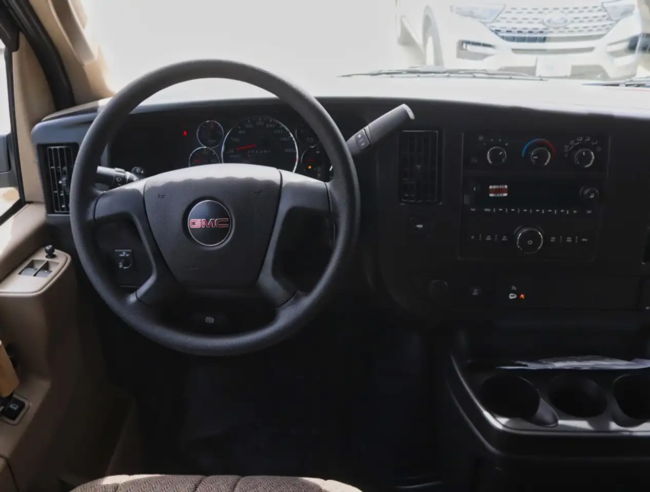 GMC Savana снимка GMC Savana