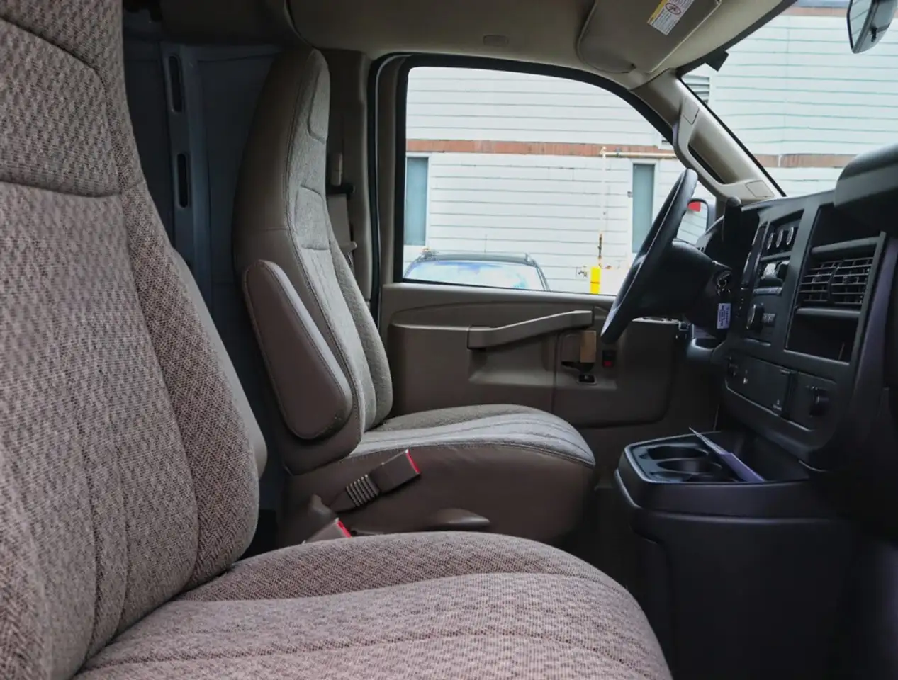 GMC Savana снимка GMC Savana