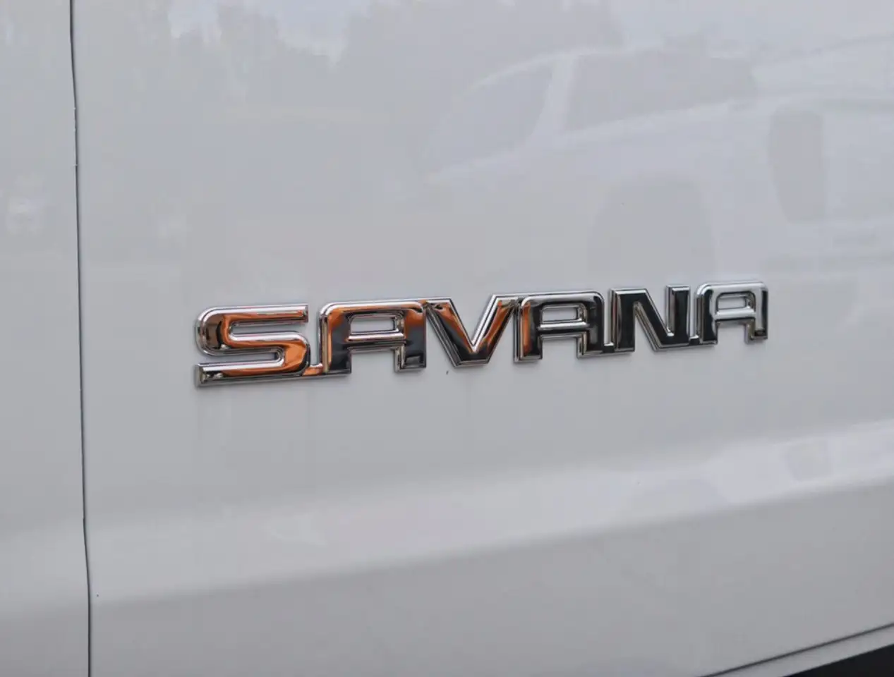 GMC Savana снимка GMC Savana