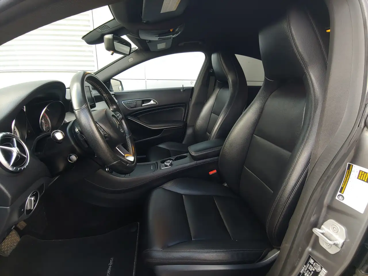 Mercedes-Benz CLA снимка Mercedes-Benz CLA