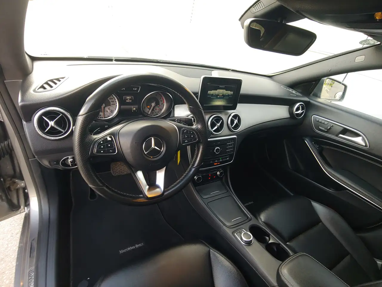 Mercedes-Benz CLA снимка Mercedes-Benz CLA